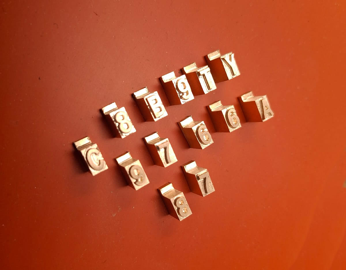 Cuños y portacuños de bronce para fechadores o marcadores